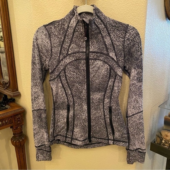 LULULEMON Women Black and White Pattern Define Athletic Zipped Jacket Size 4 - Picture 1 of 8